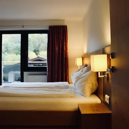 Hotel Auwirt *