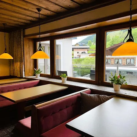 Auwirt Hotel *